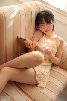 女人洗澡沐浴露全身